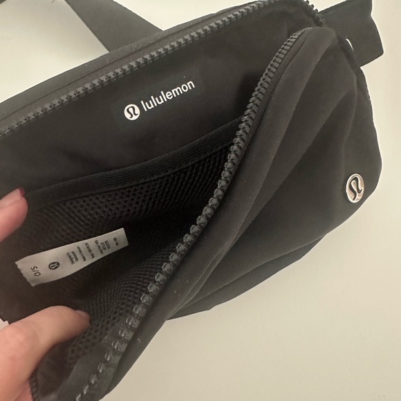 lululemon athletica Black Belt Bag - Picture 3 of 3